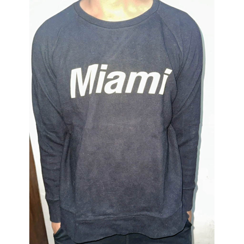 Crewneck Hitam Miami (BARANG BEKAS/SECOND)