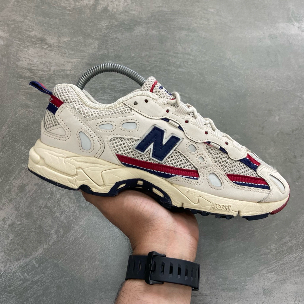 [Size 40] Rare New Balance 827 Cream Navy Red (ML827XD) Second Original Kondisi Mulus Nominus. Harga