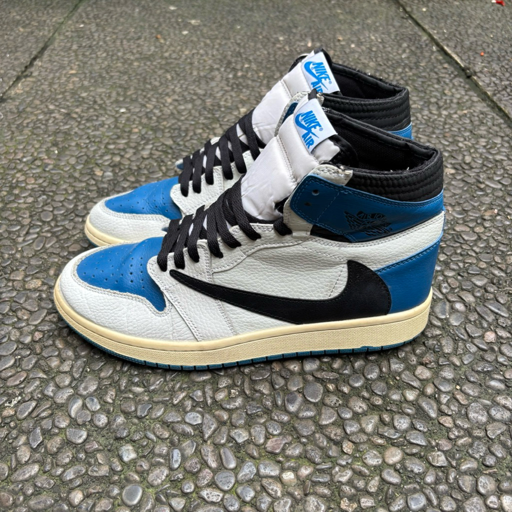 Size 44.5 / 28.5 cm