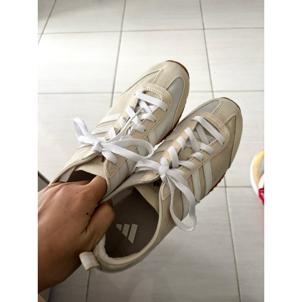 Adidas Lifestyle Vs Jog 2.0 (size 24.5cm)