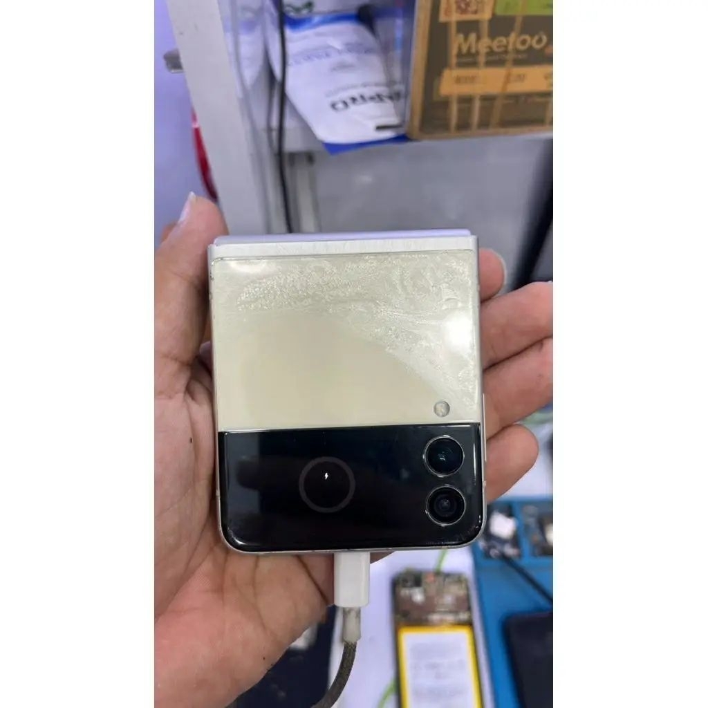 zflip 3 minus flexible dan lcd dalam.