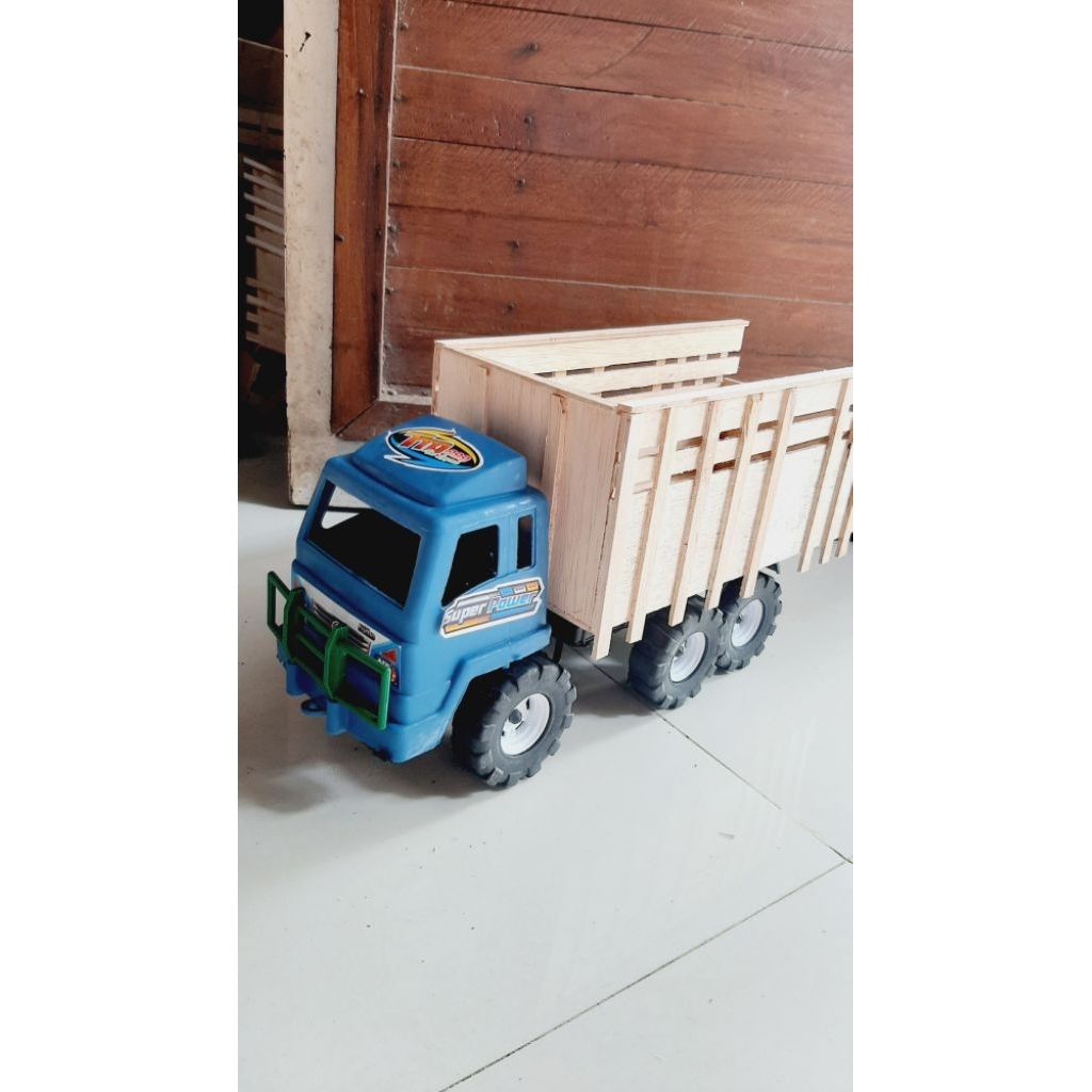 Miniatur Truk Plastik Modif