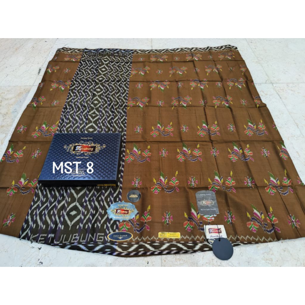 Sarung Ketjubung MST Red Sutra Mesres