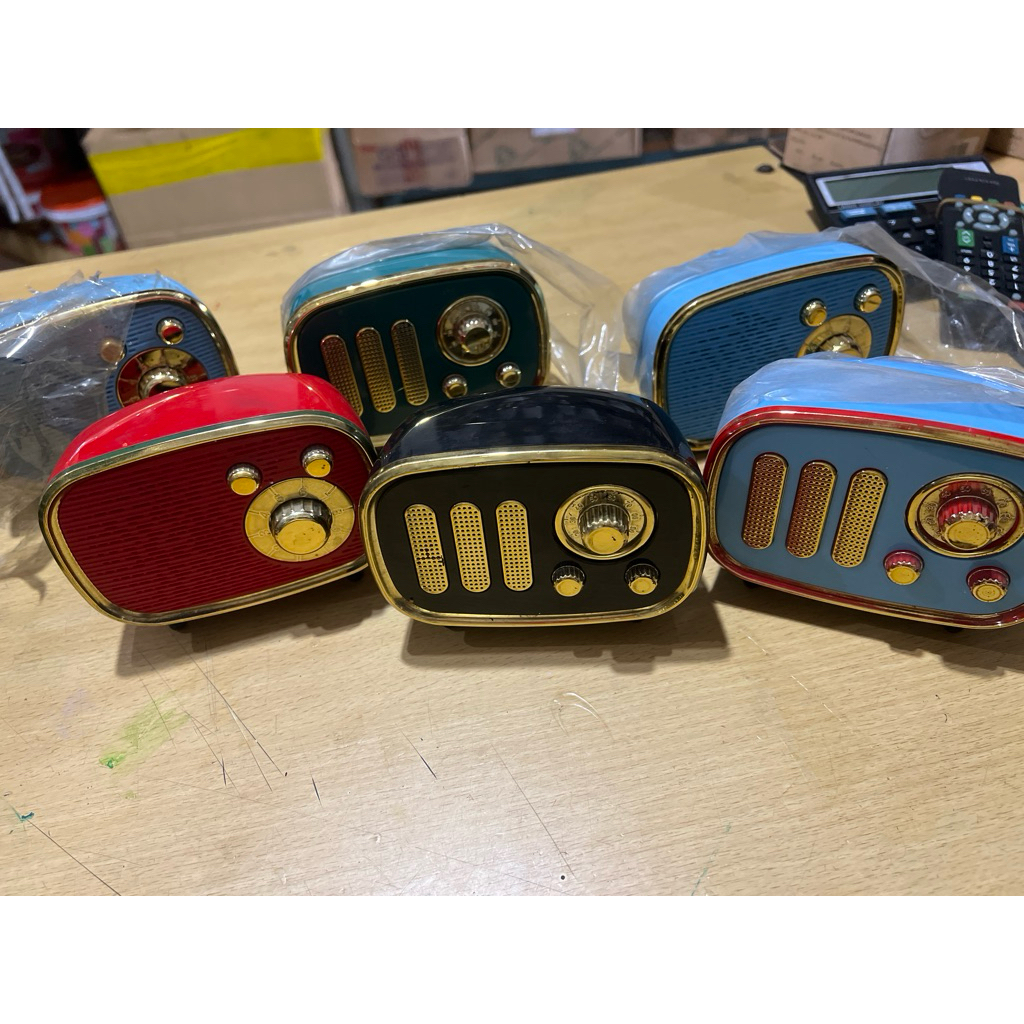 Loudspeaker JBL (sedikit lecet)