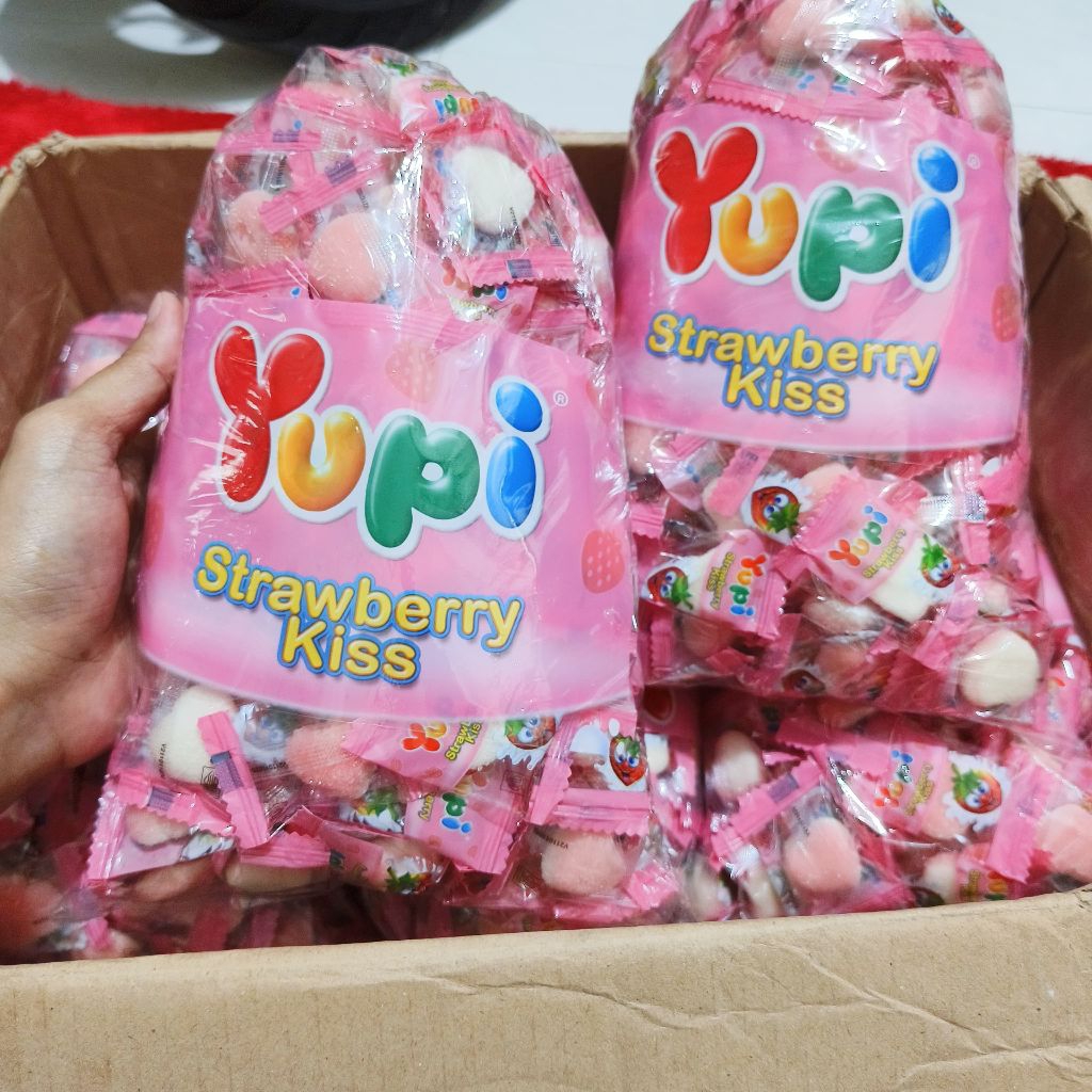 Yupi Strawberry Kiss Refill Kiloan 500gr