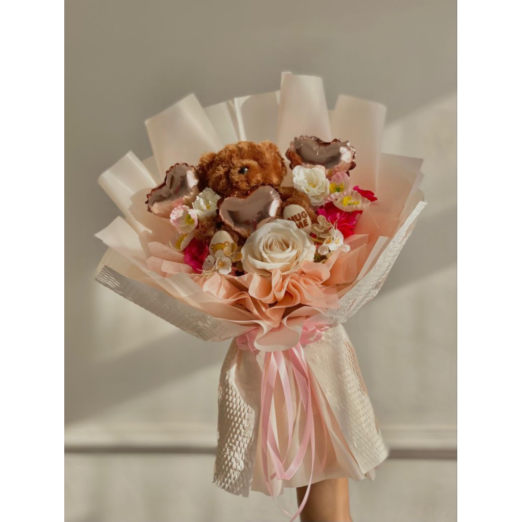 Bouquet with bear/ Buket boneka dengan balon dan bunga