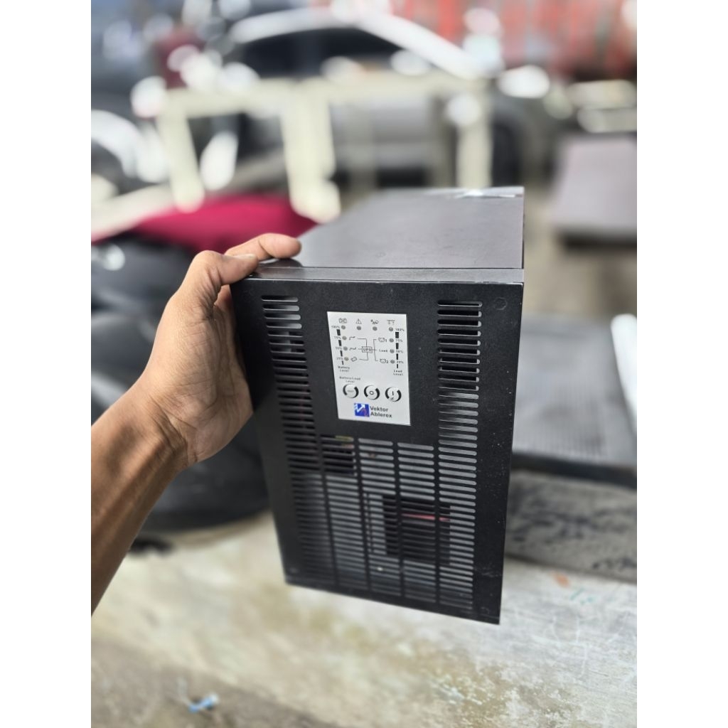 UPS 1000VA PURE SINE WAVE VEKTOR 36VOLT