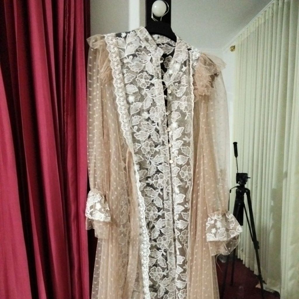 outer brukat tile preloved