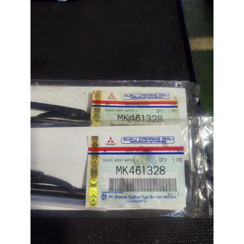 Mitsubishi Wiper Assy Colt Diesel Canter MK461328 Suku Cadang Asli Blade Assy Wiper L