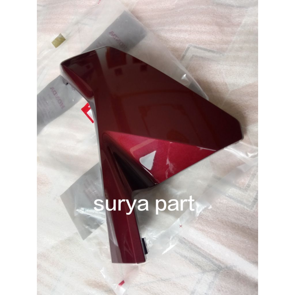 cover sambungan body kiri PCX160 roadsync 2025 merah burgundy cover body depan kiri PCX160 2025 mera