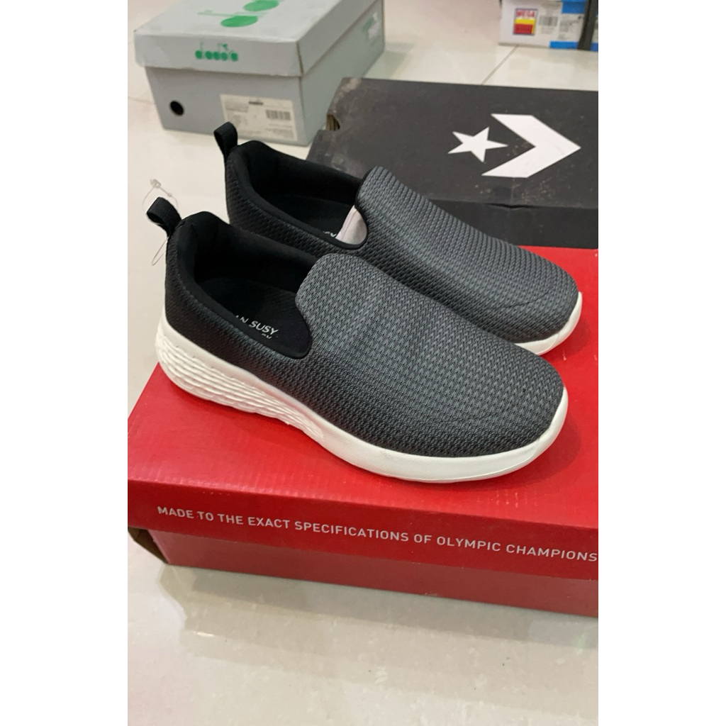 Sepatu astec devon jr walking