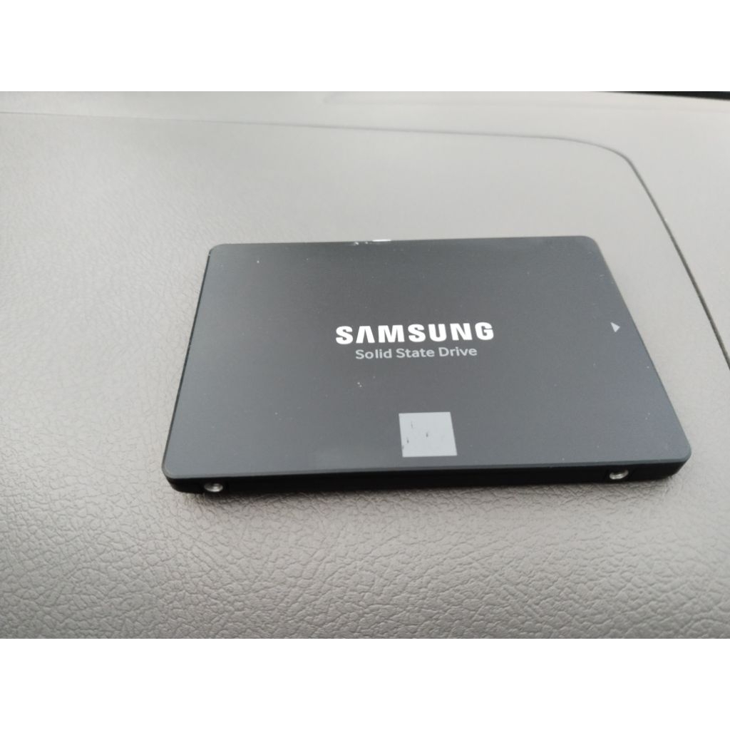Ssd  samsung kapasitas 500 Gb seri evo 870 Original second sentinel 98 persen