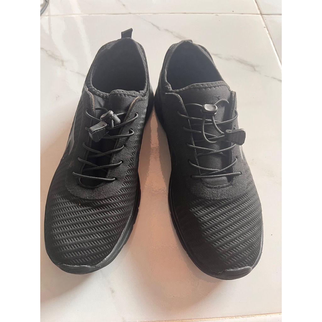 Sepatu Diadora size 41 (full black)