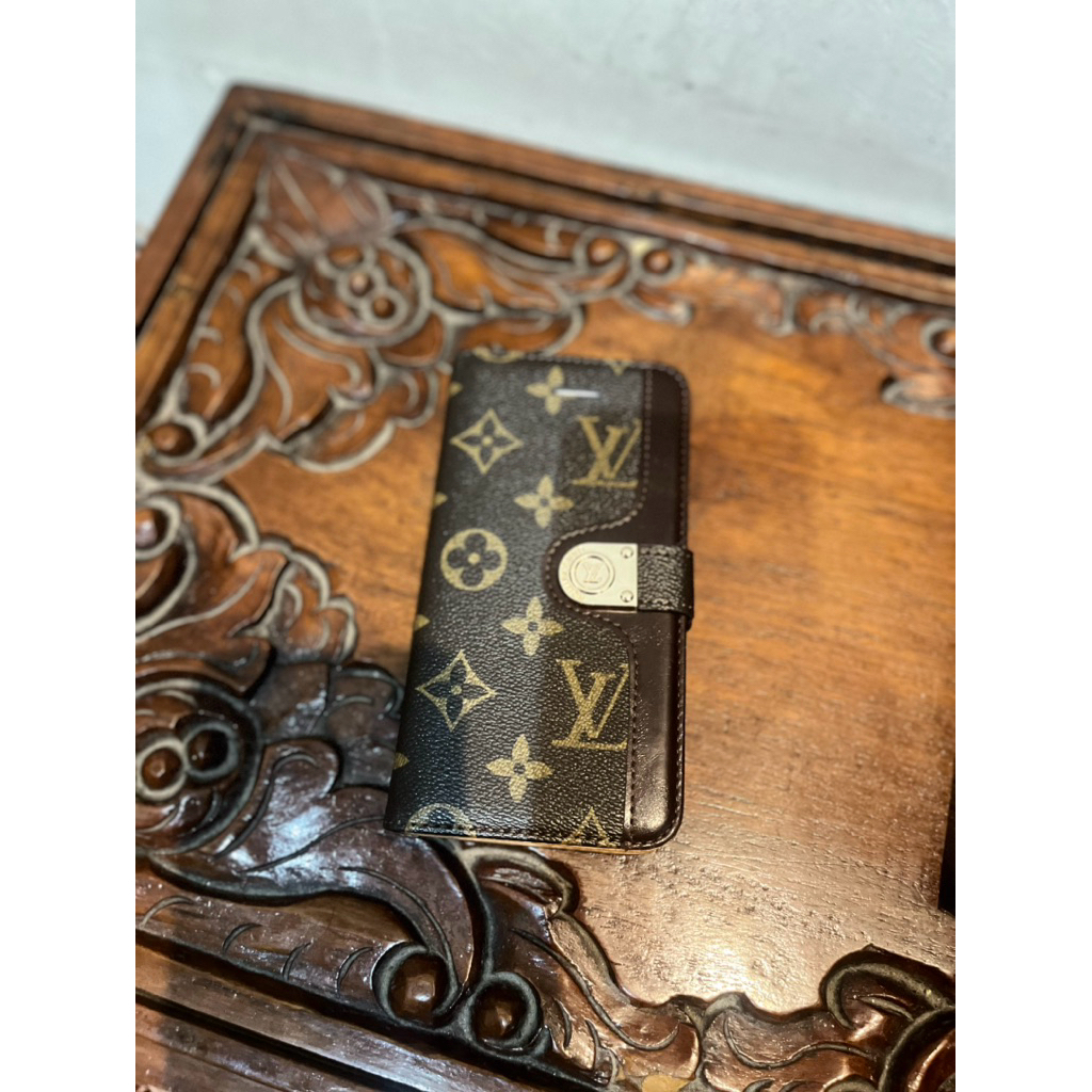 flip case lv iphone 13