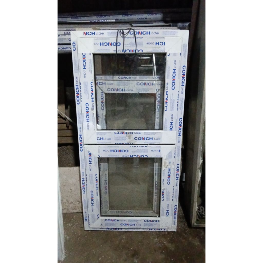 Jendela UPVC CONCH putih