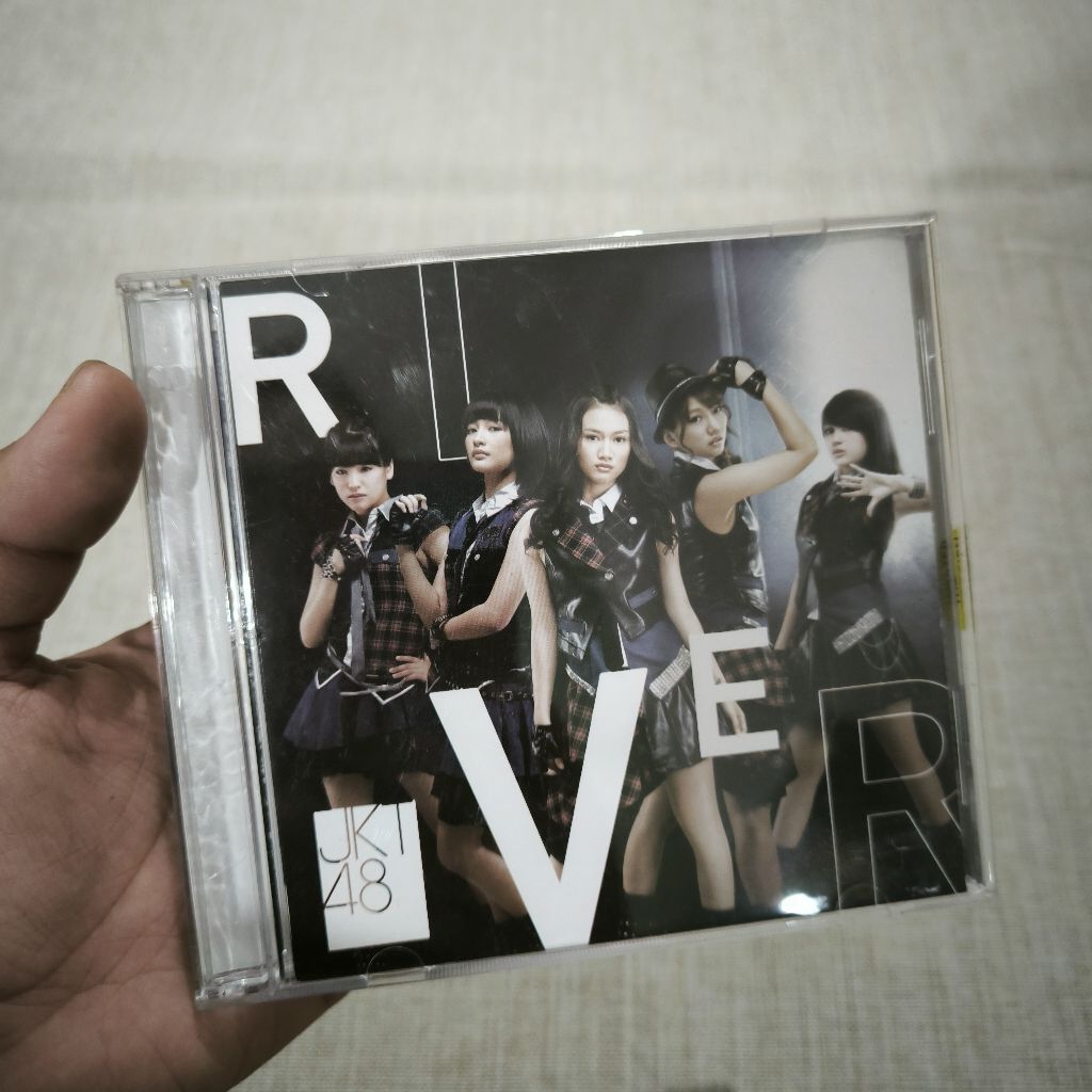 Isi 3 Lagu Kaset CD JKT48 River Compact Disc Hard Cover