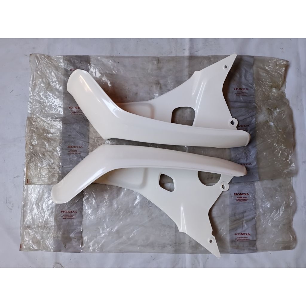 Legshield Sayap Honda ASTREA GRAND Original Nos AHM