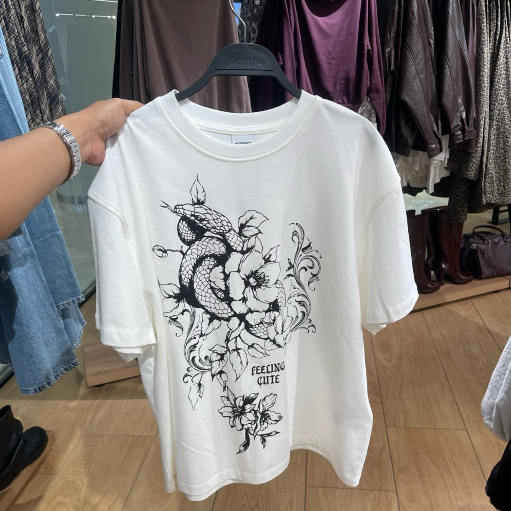 Kaus T-shirt Oversize BERSHKA Women jastip (jasa titip)