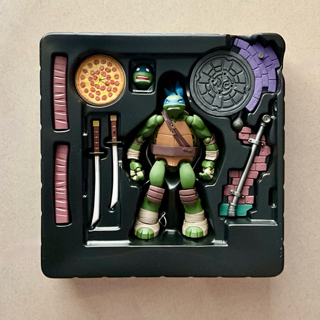 REVOLTECH TMNT LEONARDO TOYS MAINAN ACTION FIGURE