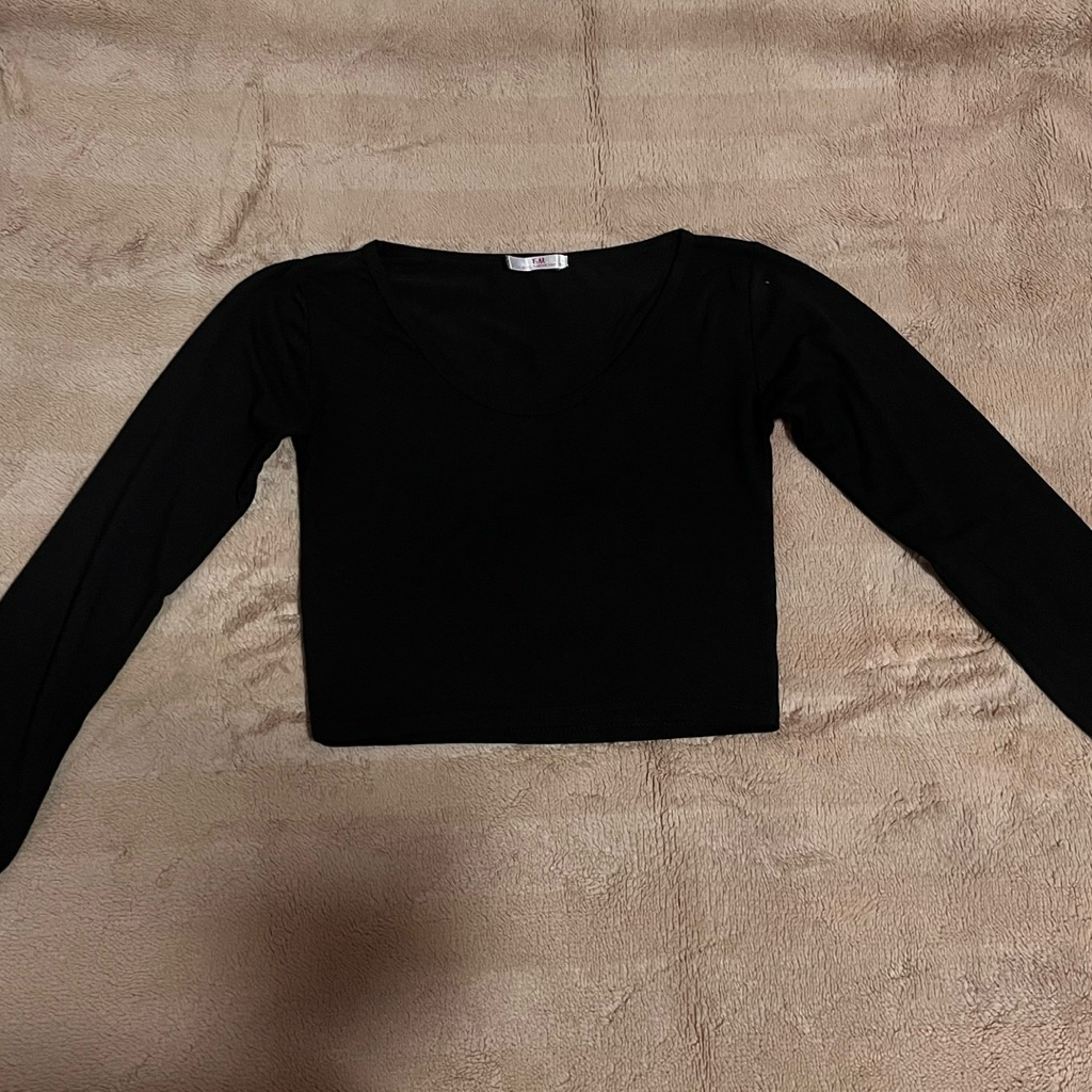 Preloved thrift baju crop pakaian wanita hitam atasan kaos gym olahraga running yoga pilates