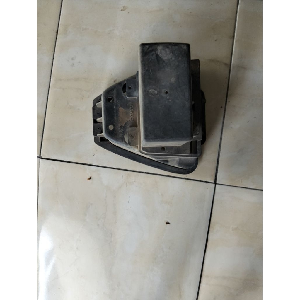 bagasi/tempat aki Kymco spike original