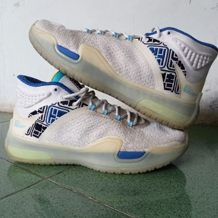 Sepatu basket (Anta Badao)