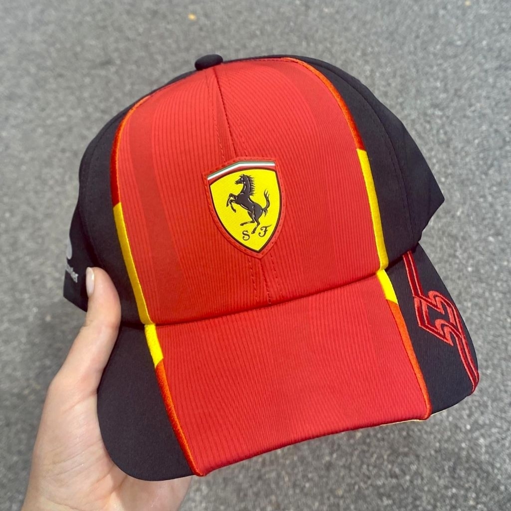 Topi Ferrari X Puma Carlos Sainz 2023 Original Official Merchandise Scuderia Ferrari F1 Driver Cap R