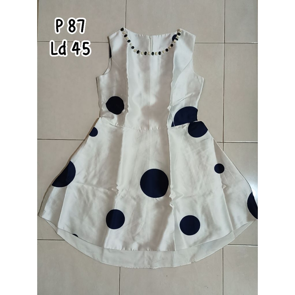 Dress pesta wanita gaun polkadot polka putih navy tanpa lengan you can see kensi