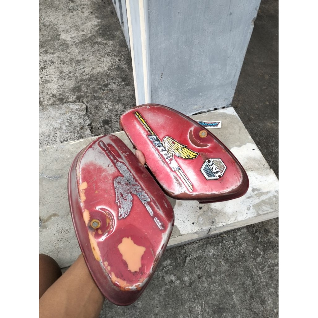 Tepong aki tutup aki cover aki honda c70 original cat dan striping