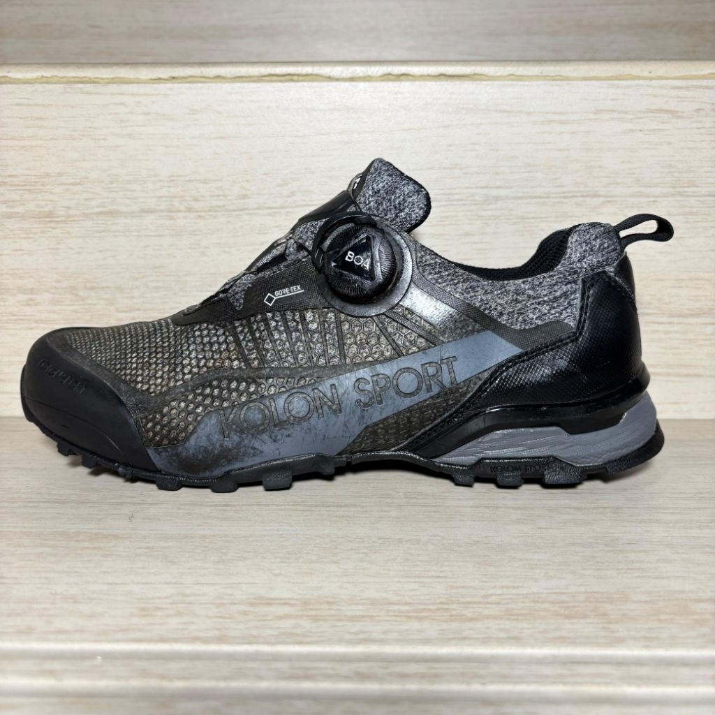 SEPATU OUTDOOR TREKKING HIKING & RUNNING KOLON SPORT BOA SYSTEM / TALI PUTAR SECOND ORIGINAL  [ MURA