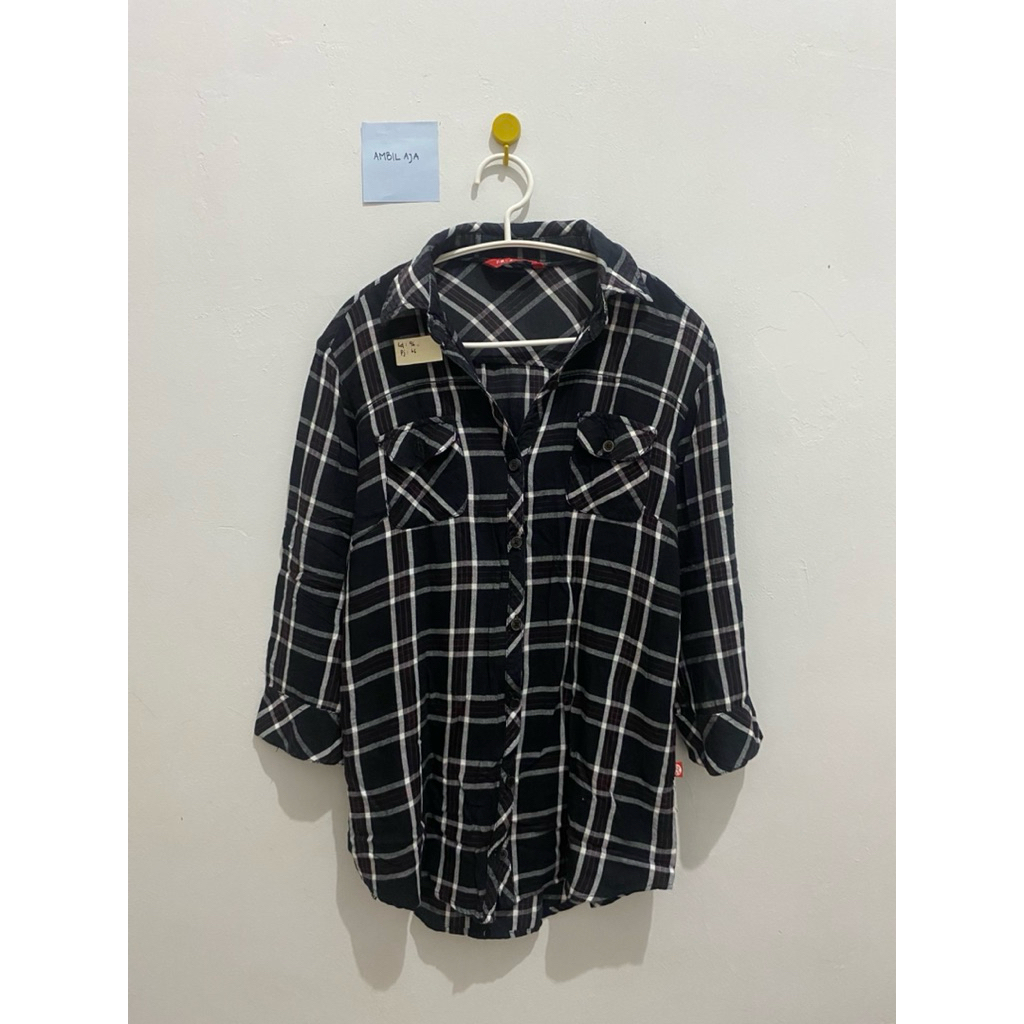 [PRELOVED] RED UP Kemeja Kotak-Kotak Hitam