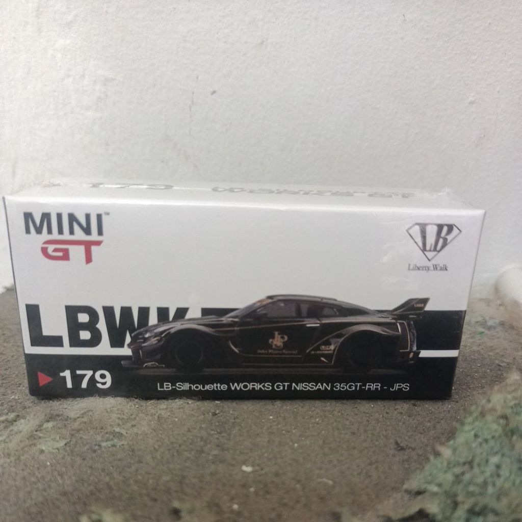 Mini GT// 179 LB-Silhouette Works GT Nissan 35GT-RR Ver.1 JPS - Free Protektor