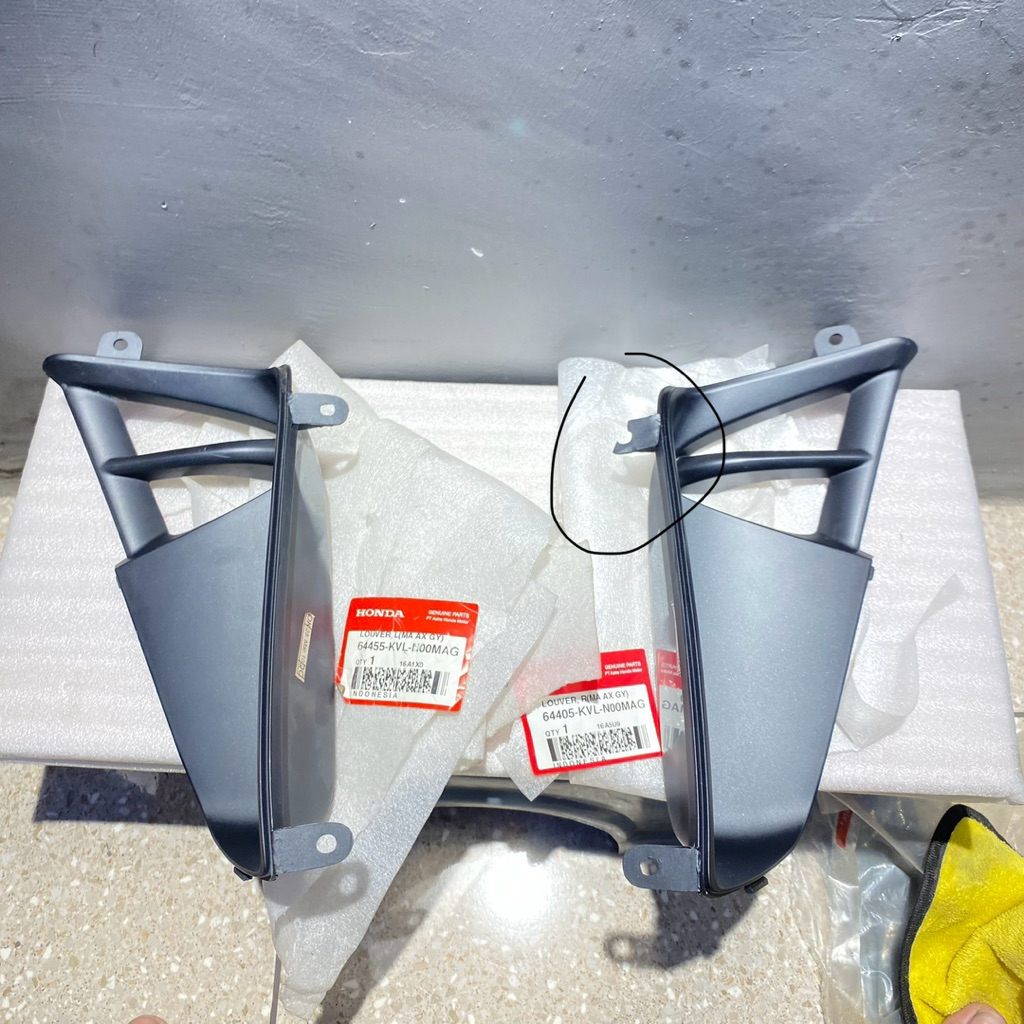 64405 64455 KVL N00MAG COVER LOUVER SIRIP SAYAP DALAM SUPRA X125 NEW BATMAN FI HITAM DOFF SET KANAN 