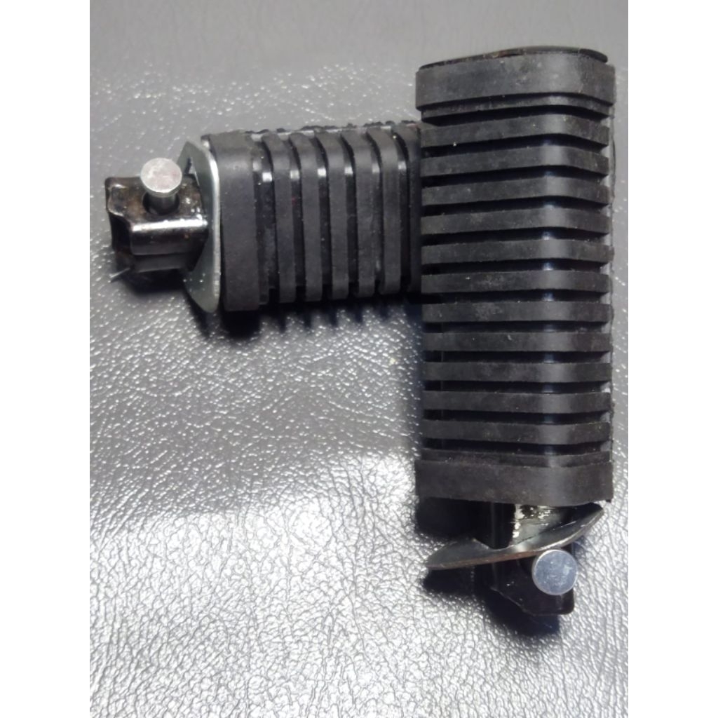 1set footstep step belakang suzuki Rc80 Rc 100 RC 100 CRYPTON