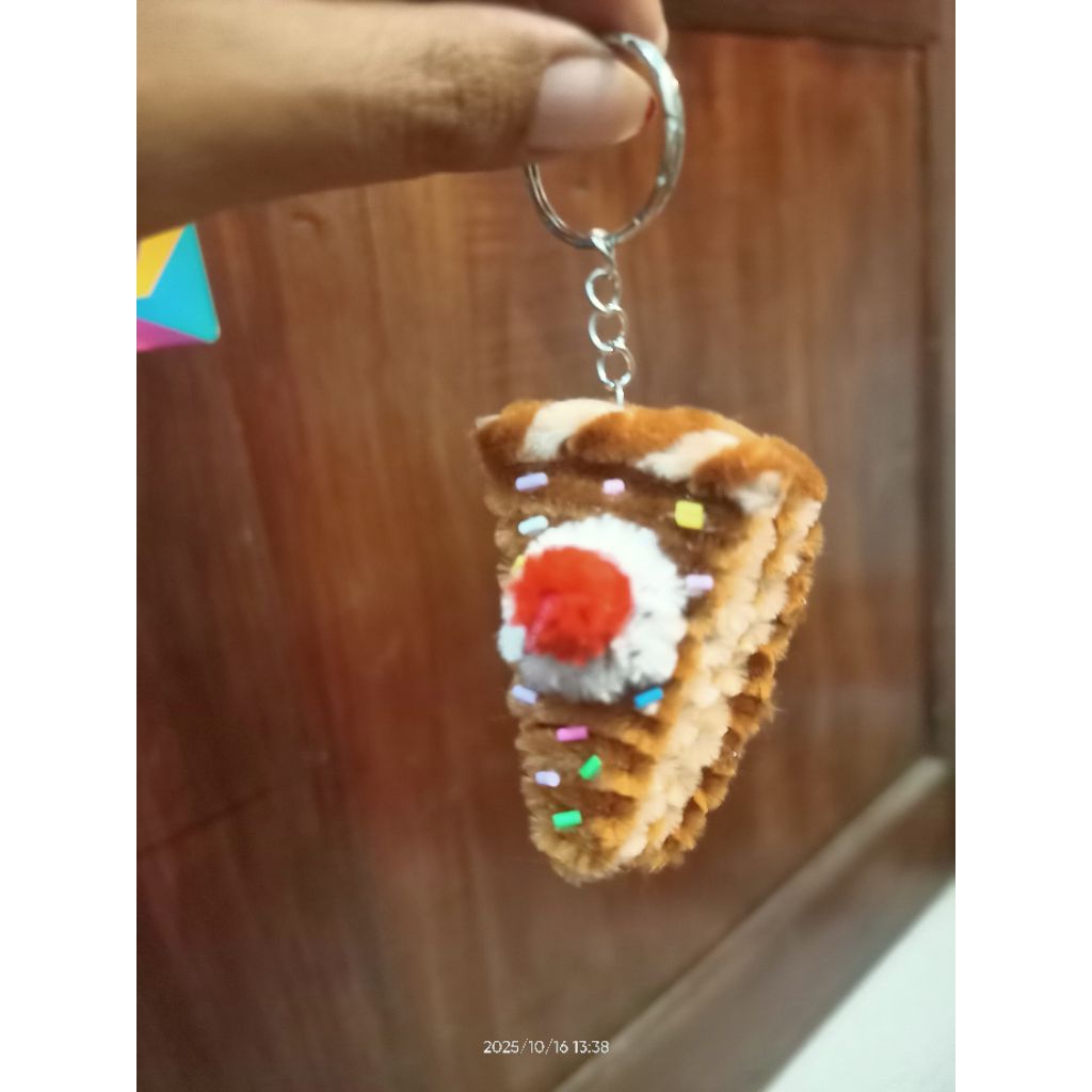 ganci karakter kue tart