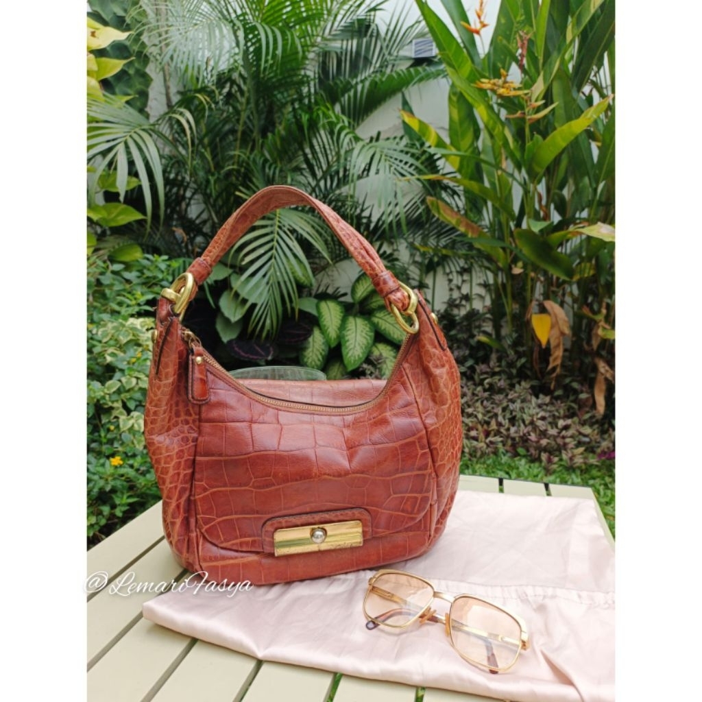 Tas preloved (second) Coach Kristin Hobo bag Vintage