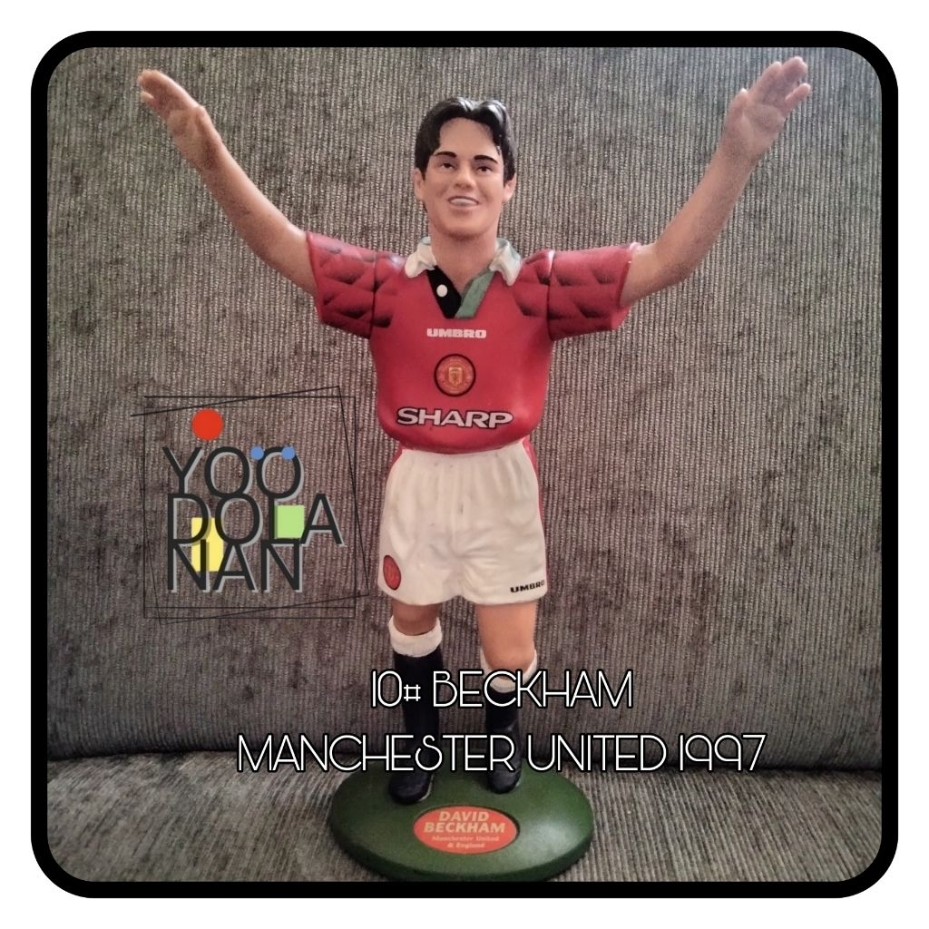 10# BECKHAM - MANCHESTER UNITED 1995 VIVID IMAGINATIONS FIGURE PEMAIN BOLA