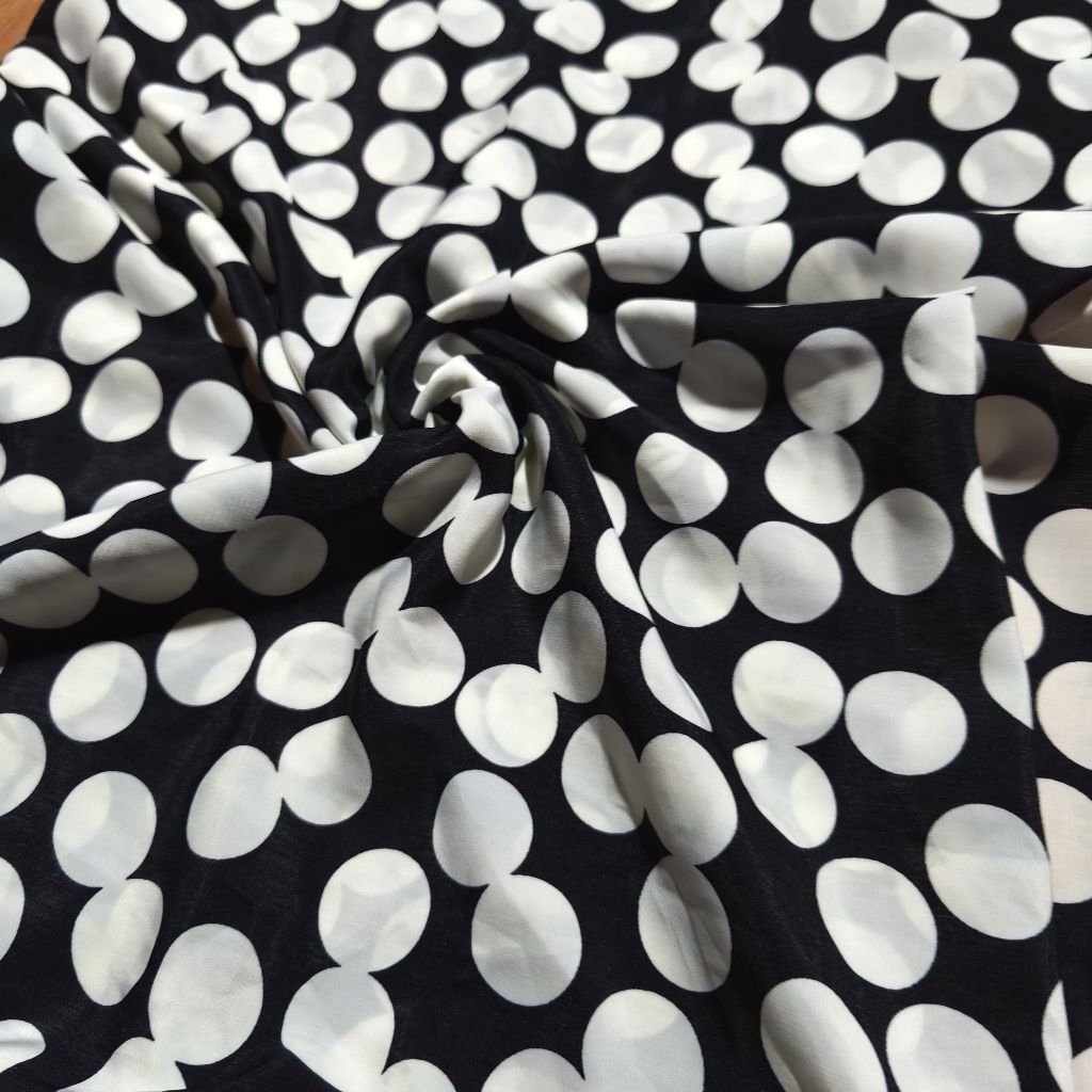 Kain Satin Motif Polkadot Besar – Bahan Jatuh, Lembut, Adem, Elegan untuk Gamis, Dress, Blouse, dan 