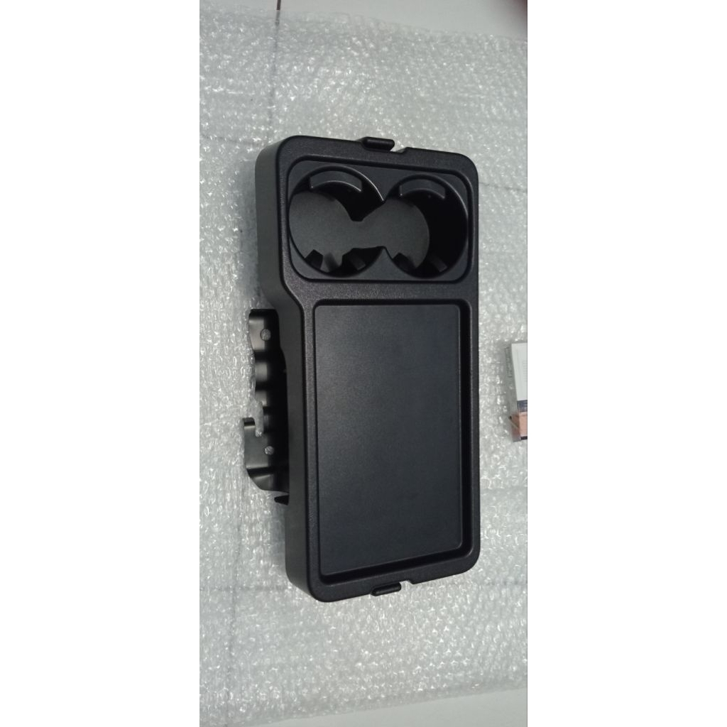 tatakan meja tengah zenix q alphard cup holder