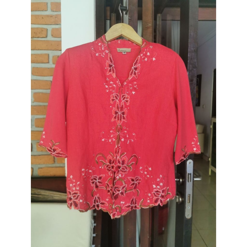 Atasan atau kebaya linen bordir cantik