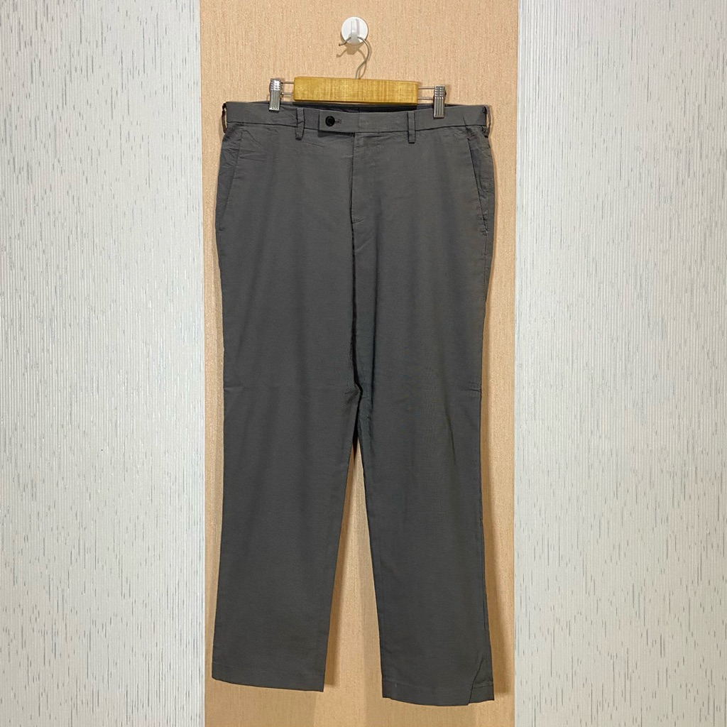 Work Pants UNIQLO AIRSENSE (Ultra Light) / Celana Bahan Pria / JP379 / Size 32