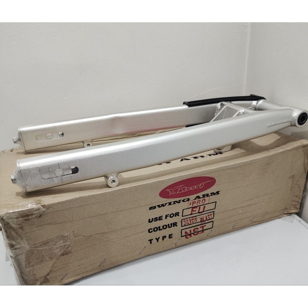 SWING ARM MOTOR SUZUKI SATRIA FU 150 V ROSSI MODEL  P BRO ORIGINAL V ROSSI BAHAN ALUMUNIUM TEBAL