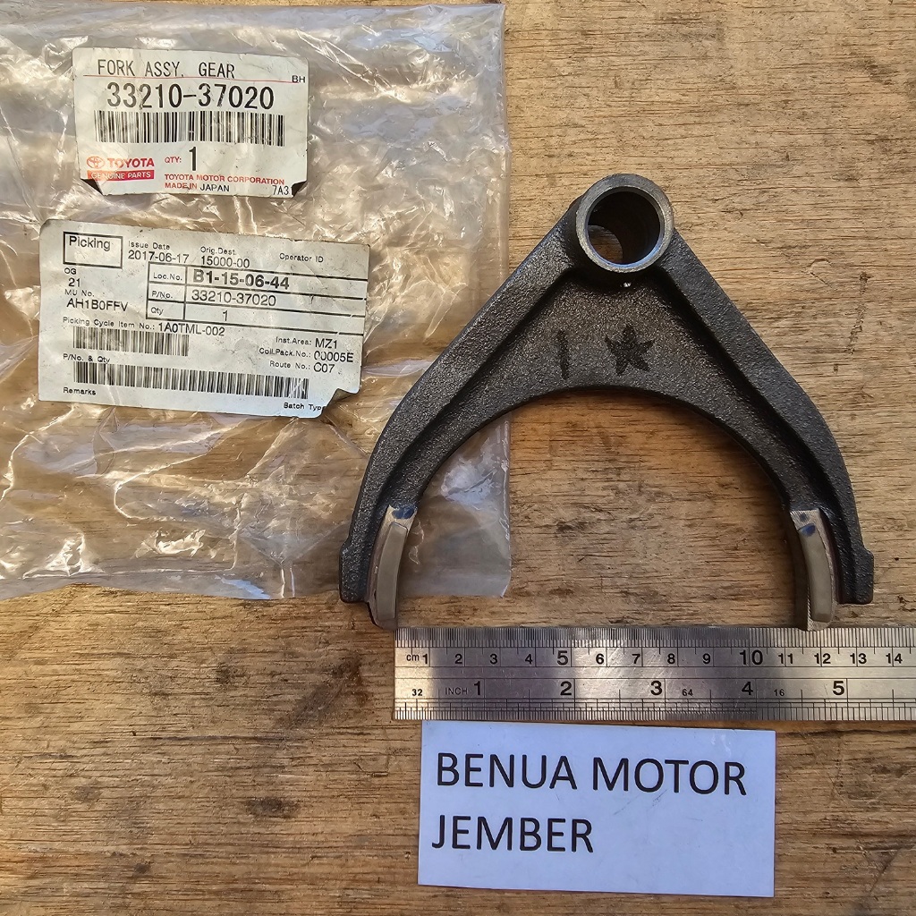 Fork Garpu Gigi Transmisi Persneling Persneleng Toyota Dyna Saurus Hino Dutro 130HT 130HD Original A