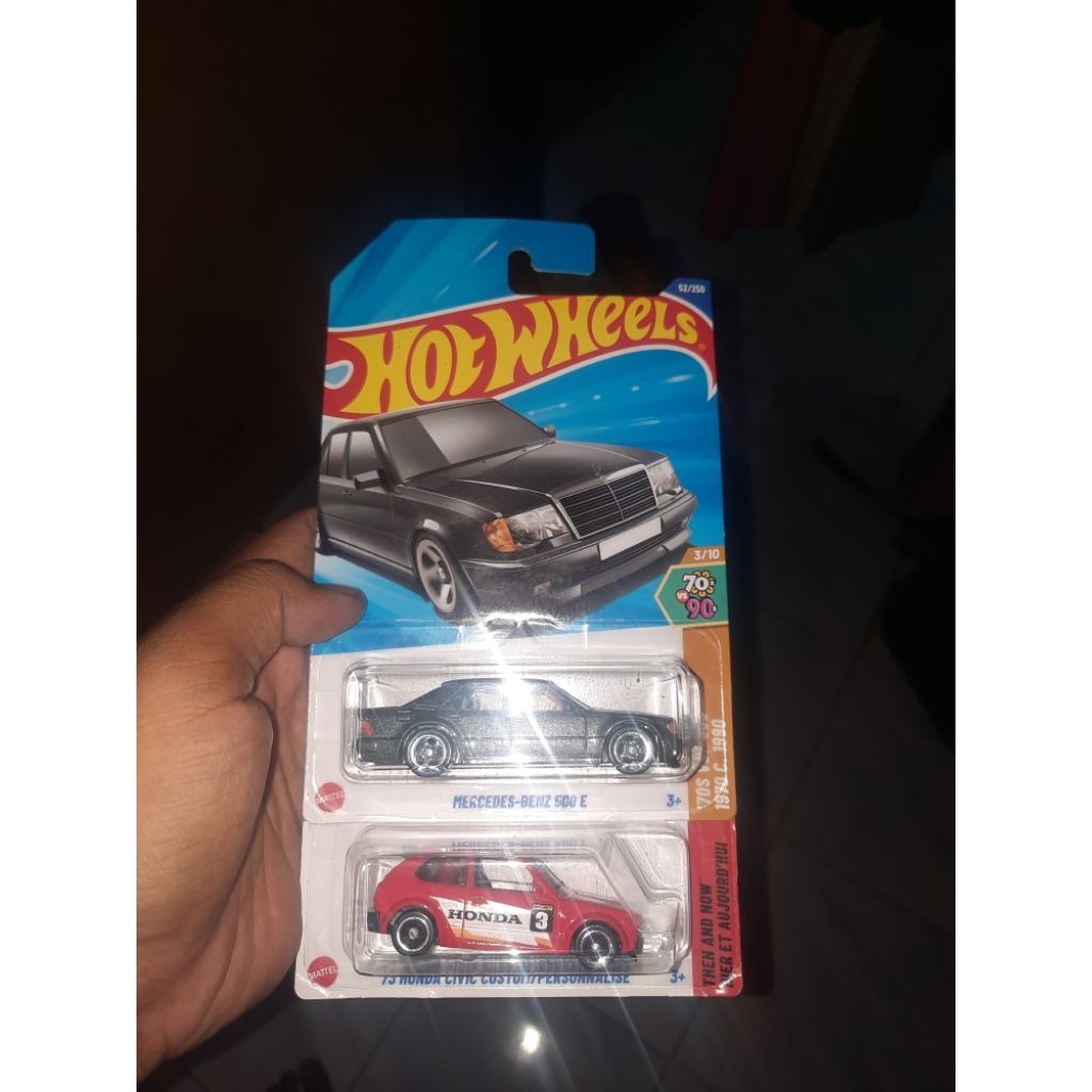 Sepaket Hot Wheels Mercedes-Benz 500E & Honda Civic Custom