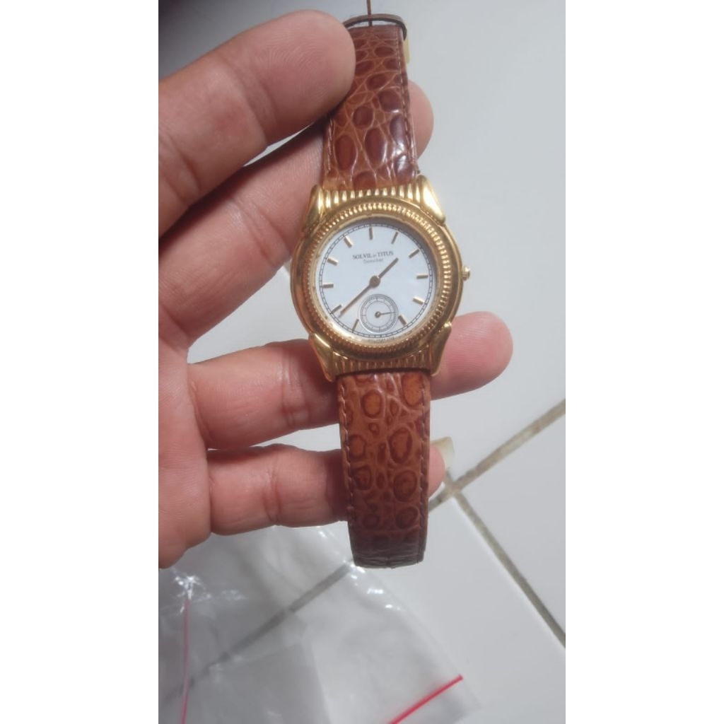 Titus solvil gold tebal