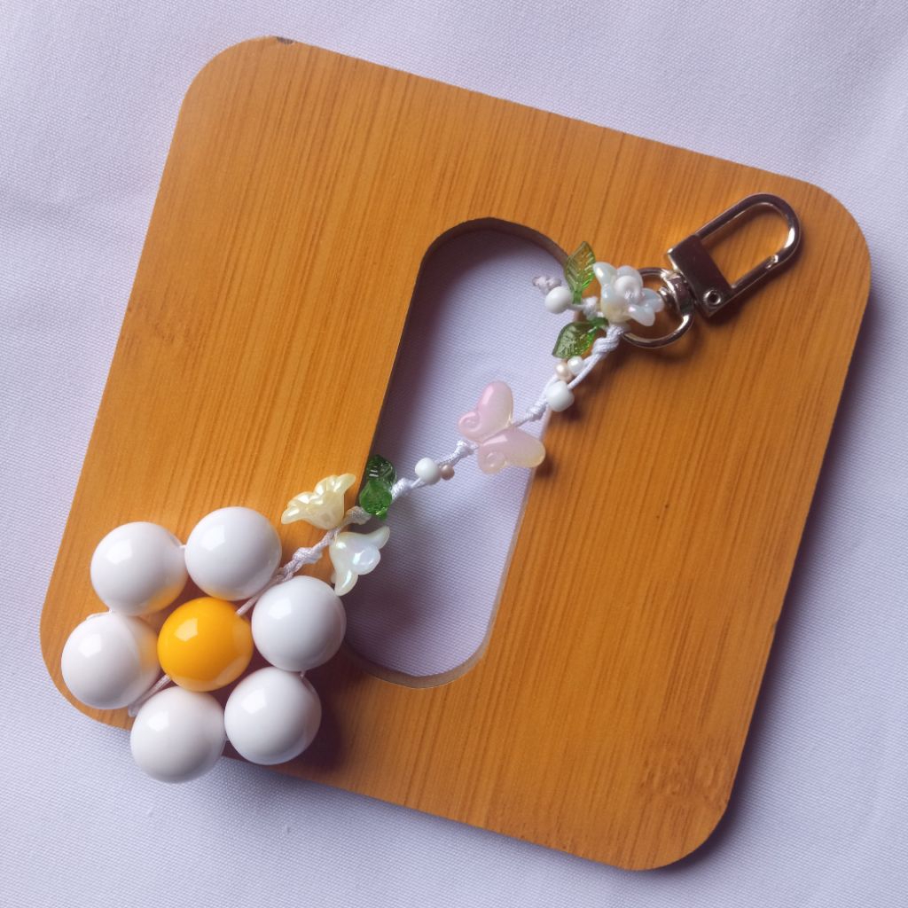 Keychain aesthetic Daisy Flower || Gantungan kunci Beeds Bunga Daisy || Gantungan tas