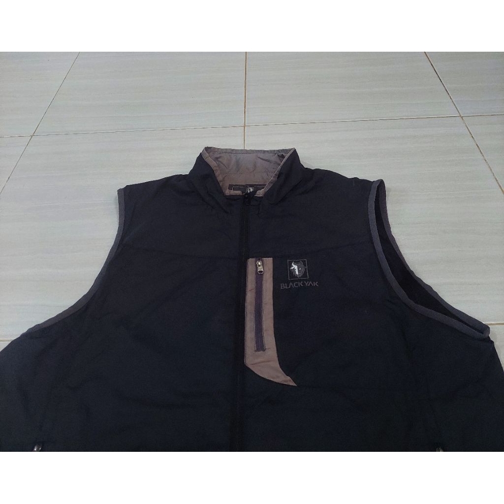 Jaket Rompi / Vest BLACK YAK Ukuran M Fit L