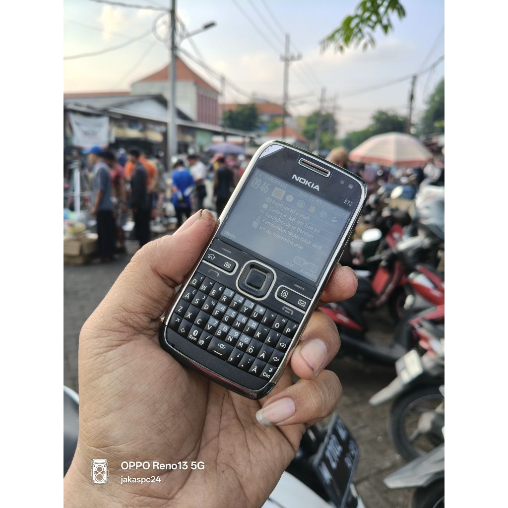 Nokia E72