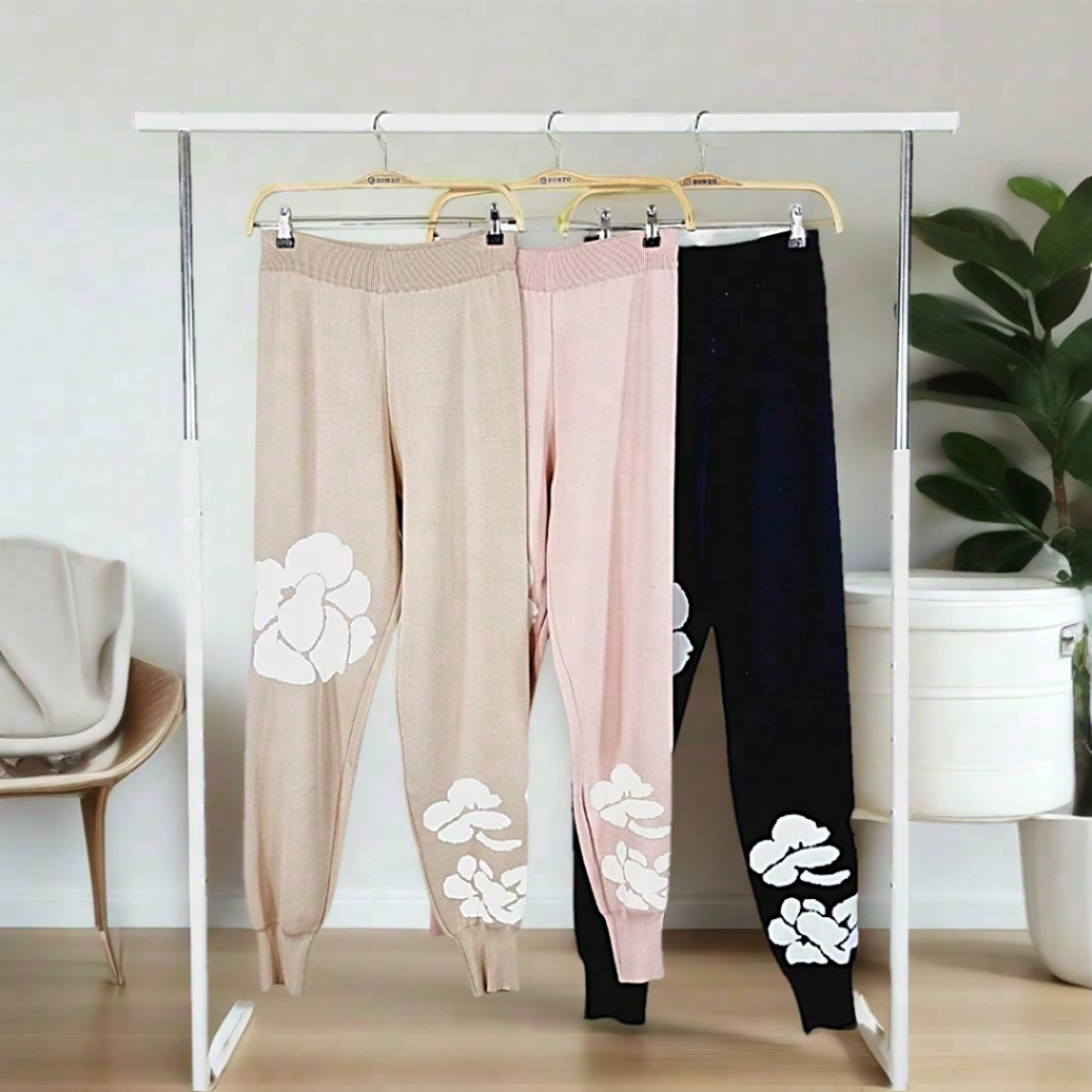 Celana joger wanita import casual full rajut dengan aksen bunga ( 7-3394 )