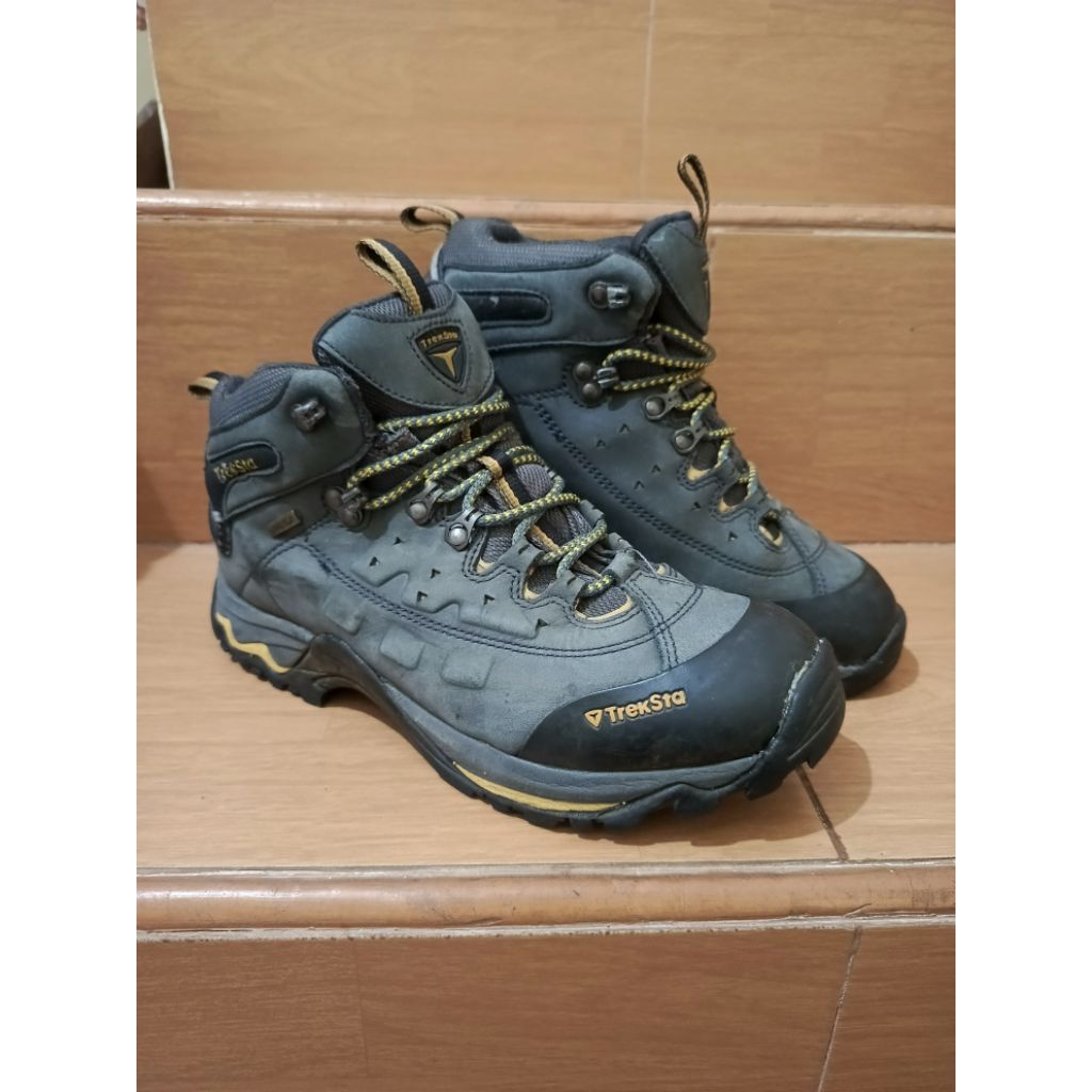 sepatu outdoor bekas treksta miracle gtx size 40.5 fit 41